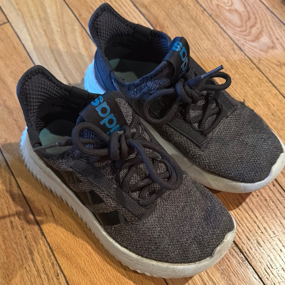 BOYS ADIDAS SNEAKERS